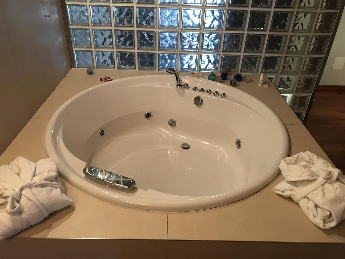פארמה Parizzi Suites & Restaurant מראה חיצוני תמונה