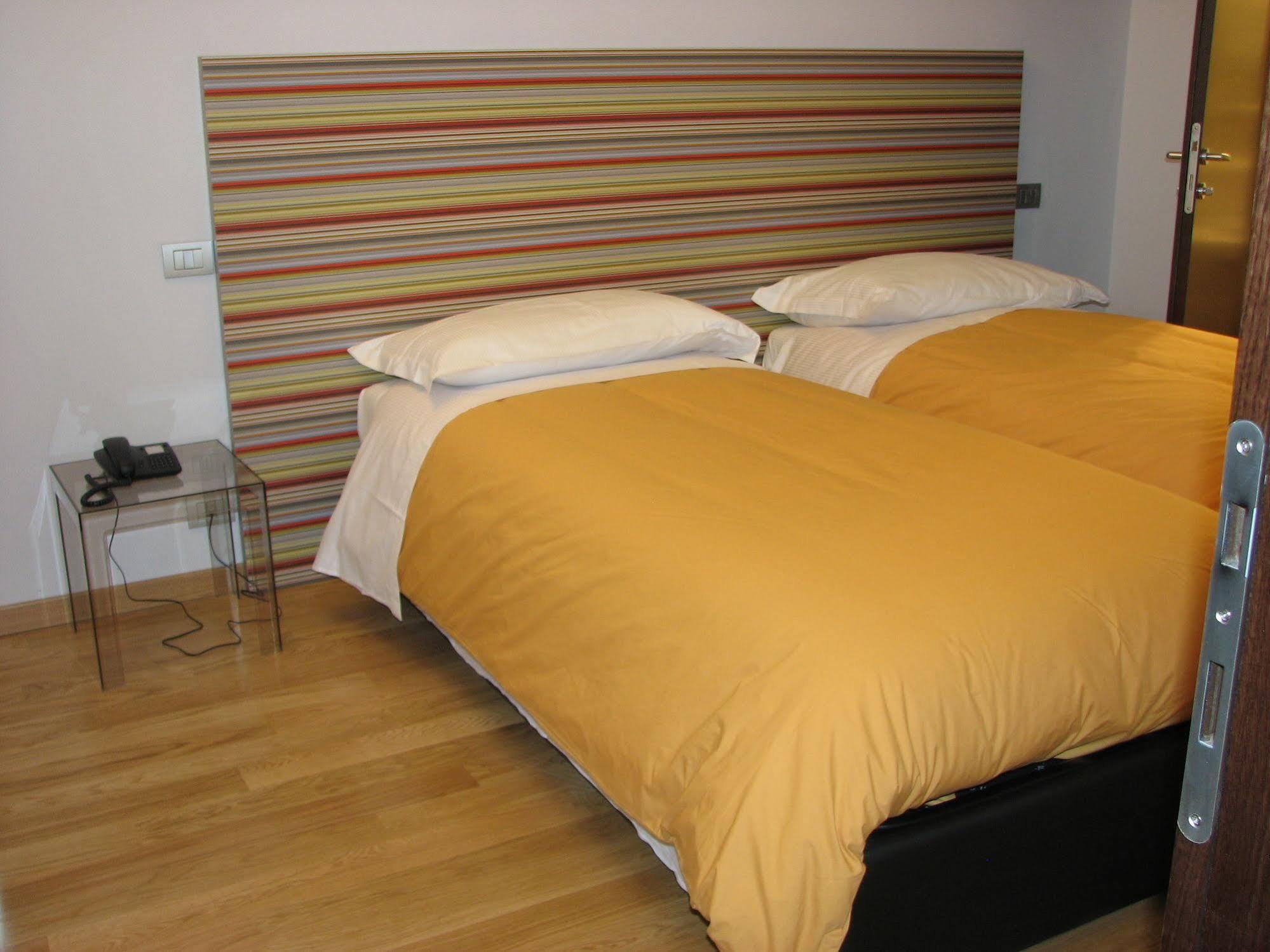 פארמה Parizzi Suites & Restaurant מראה חיצוני תמונה